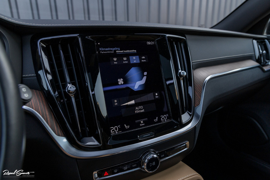 Volvo V60 2.0 T6 Plug-in hybrid AWD Plus Bright | Long Range | Beige nappa leder | Panoroma | Adaptieve cruise | Harman Kardon | Stoel ver