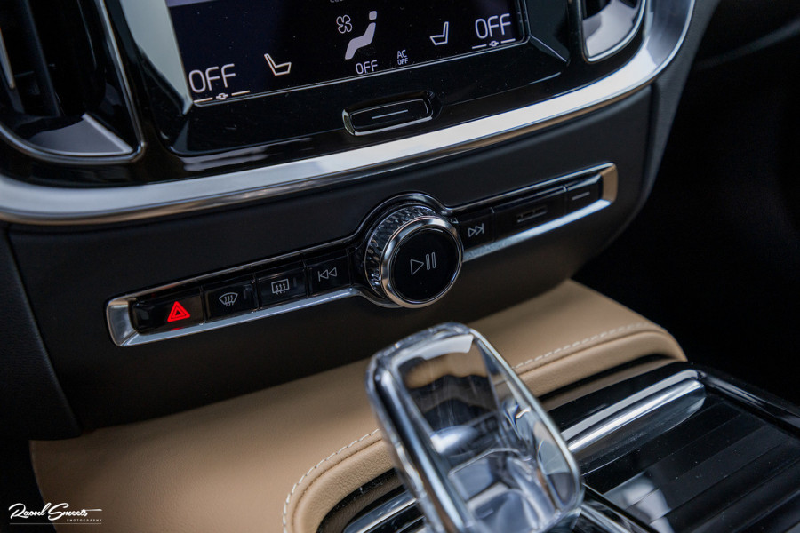 Volvo V60 2.0 T6 Plug-in hybrid AWD Plus Bright | Long Range | Beige nappa leder | Panoroma | Adaptieve cruise | Harman Kardon | Stoel ver