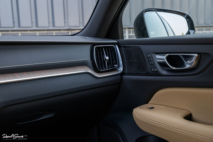 Volvo V60 2.0 T6 Plug-in hybrid AWD Plus Bright | Long Range | Beige nappa leder | Panoroma | Adaptieve cruise | Harman Kardon | Stoel ver