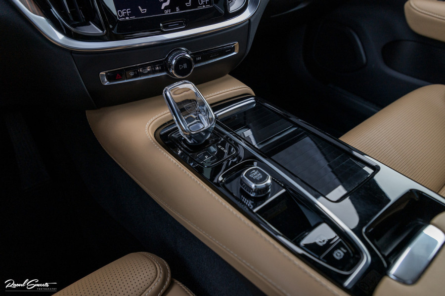 Volvo V60 2.0 T6 Plug-in hybrid AWD Plus Bright | Long Range | Beige nappa leder | Panoroma | Adaptieve cruise | Harman Kardon | Stoel ver