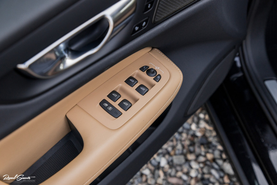Volvo V60 2.0 T6 Plug-in hybrid AWD Plus Bright | Long Range | Beige nappa leder | Panoroma | Adaptieve cruise | Harman Kardon | Stoel ver
