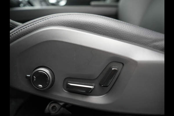 Volvo XC60 2.0 T6 AWD Plus Bright Long Range Plug in Hybrid 350pk Dealer O.H PHEV | Panodak | Adaptive Cruise | Lederen Sportstoelen Memory & Verwarmd | Google Assistent & Maps | Camera | Harman Kardon | Apple Carplay | Pilot Assist | Navigatie | DAB |
