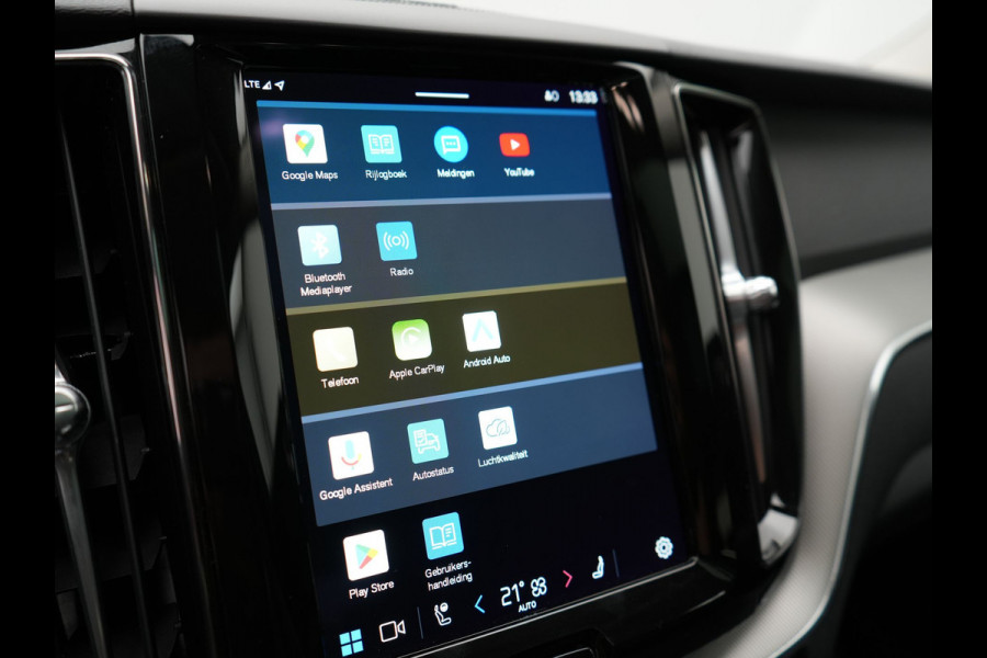 Volvo XC60 2.0 T6 AWD Plus Bright Long Range Plug in Hybrid 350pk Dealer O.H PHEV | Panodak | Adaptive Cruise | Lederen Sportstoelen Memory & Verwarmd | Google Assistent & Maps | Camera | Harman Kardon | Apple Carplay | Pilot Assist | Navigatie | DAB |