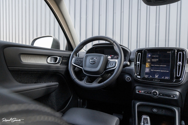 Volvo XC40 1.5 T3 Inscription | Adaptieve cruise | Panorama dak | Zwenkbare trekhaak | Harman Kardon |