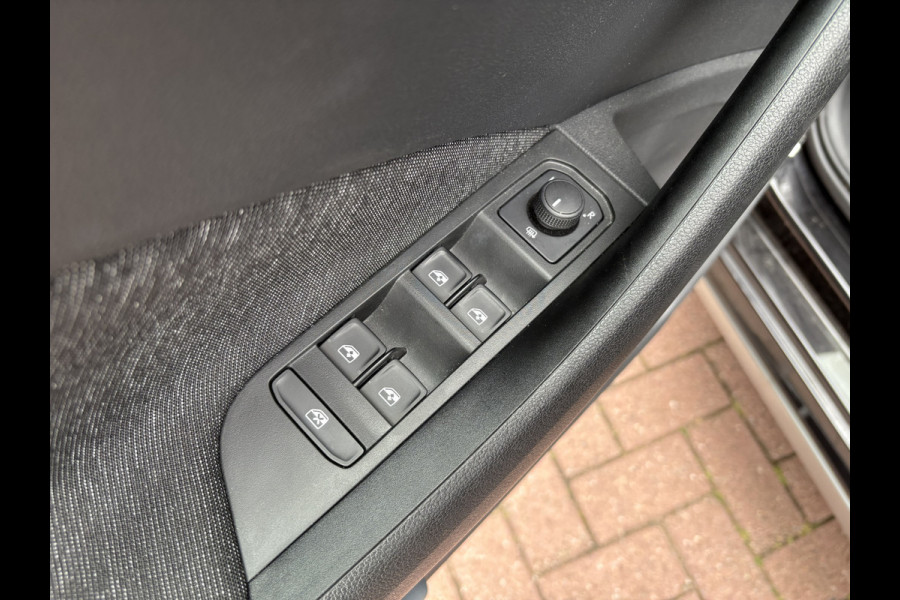 Škoda Kamiq 1.0 TSI 110pk Business Edition VIRTUAL/CANTON/DAB/CARPLAY/PDC/STOELVERWARMING