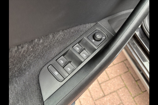 Škoda Kamiq 1.0 TSI 110pk Business Edition VIRTUAL/CANTON/DAB/CARPLAY/PDC/STOELVERWARMING