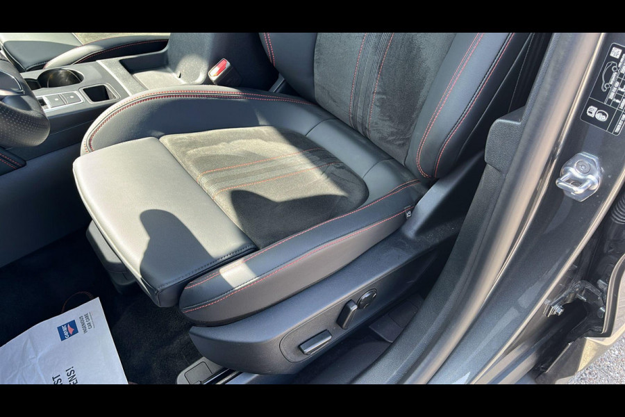 Ford Kuga 2.5 PHEV ST-Line X | Wegklapbare trekhaak | Panoramadak | Winter Pack | Head up Display | All season banden