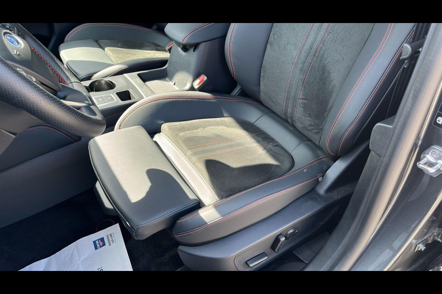 Ford Kuga 2.5 PHEV ST-Line X | Wegklapbare trekhaak | Panoramadak | Winter Pack | Head up Display | All season banden