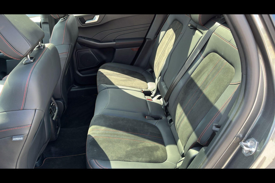 Ford Kuga 2.5 PHEV ST-Line X | Wegklapbare trekhaak | Panoramadak | Winter Pack | Head up Display | All season banden
