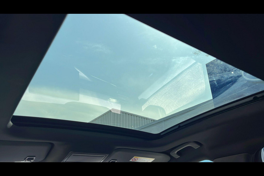 Ford Kuga 2.5 PHEV ST-Line X | Wegklapbare trekhaak | Panoramadak | Winter Pack | Head up Display | All season banden
