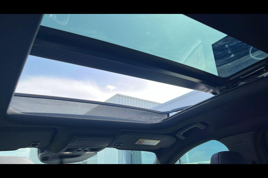 Ford Kuga 2.5 PHEV ST-Line X | Wegklapbare trekhaak | Panoramadak | Winter Pack | Head up Display | All season banden