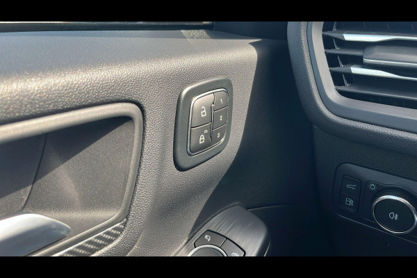 Ford Kuga 2.5 PHEV ST-Line X | Wegklapbare trekhaak | Panoramadak | Winter Pack | Head up Display | All season banden