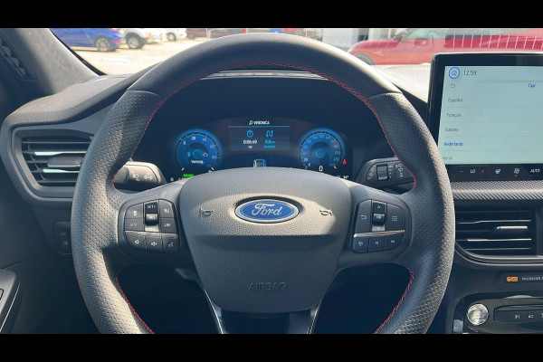 Ford Kuga 2.5 PHEV ST-Line X | Wegklapbare trekhaak | Panoramadak | Winter Pack | Head up Display | All season banden