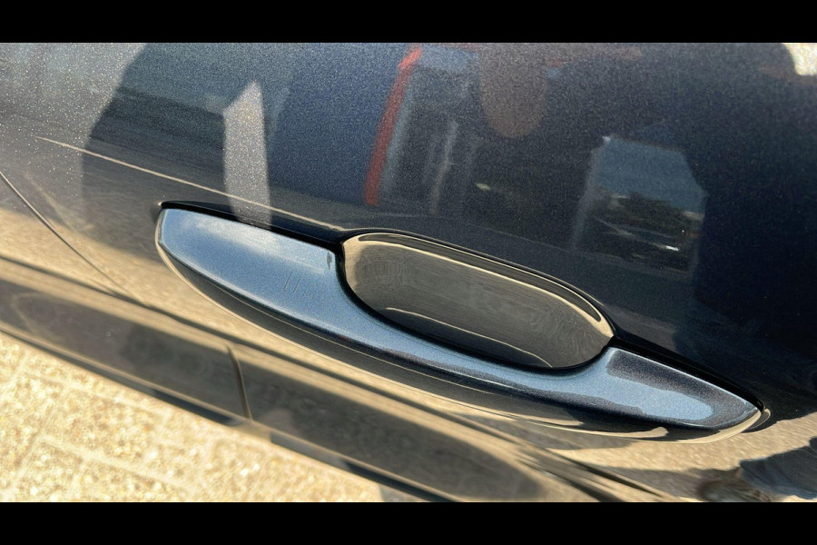 Ford Kuga 2.5 PHEV ST-Line X | Wegklapbare trekhaak | Panoramadak | Winter Pack | Head up Display | All season banden