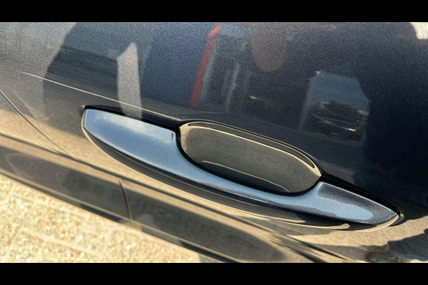 Ford Kuga 2.5 PHEV ST-Line X | Wegklapbare trekhaak | Panoramadak | Winter Pack | Head up Display | All season banden