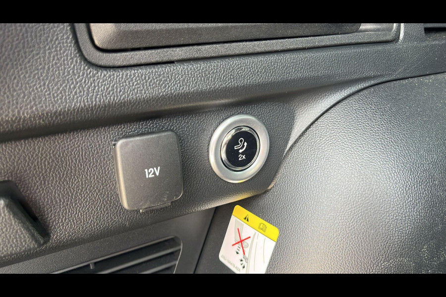 Ford Kuga 2.5 PHEV ST-Line X | Wegklapbare trekhaak | Panoramadak | Winter Pack | Head up Display | All season banden