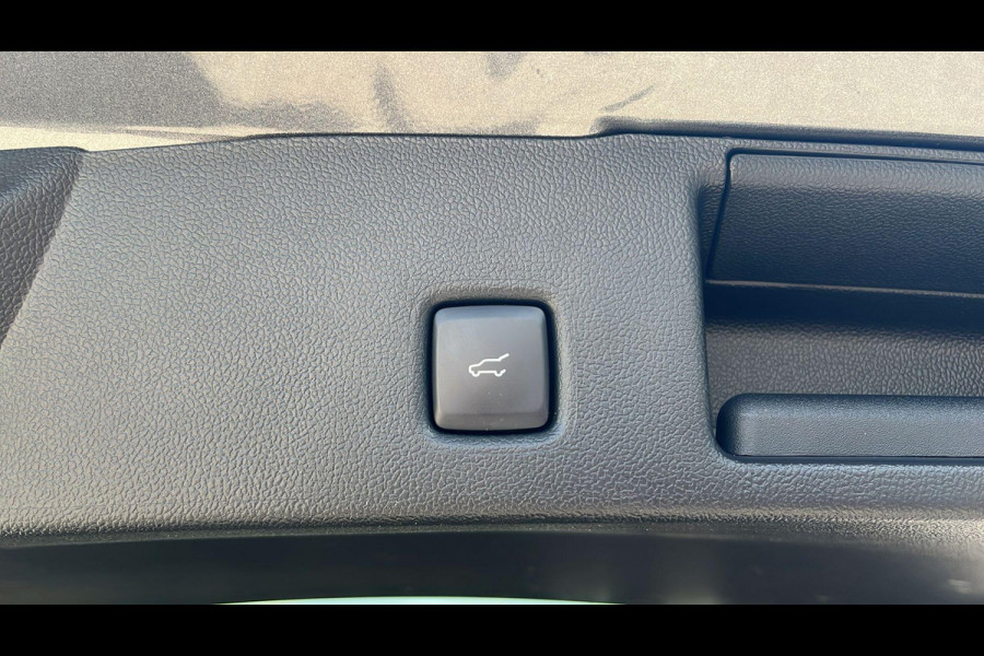 Ford Kuga 2.5 PHEV ST-Line X | Wegklapbare trekhaak | Panoramadak | Winter Pack | Head up Display | All season banden