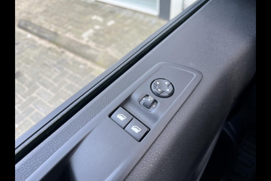 Opel Vivaro Electric L2 75 kWh | 0% rente | e-PTO 400V | navigatie incl. Apple Carplay | camera | rijklaarprijs