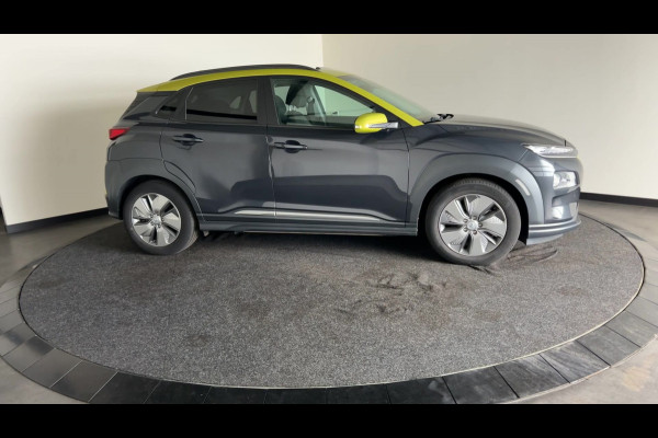 Hyundai Kona EV Premium 64 kWh | Lak in nieuwstaat! | Schuif/kanteldak | Lederen bekleding | Geventileerde en verwambare stoelen
