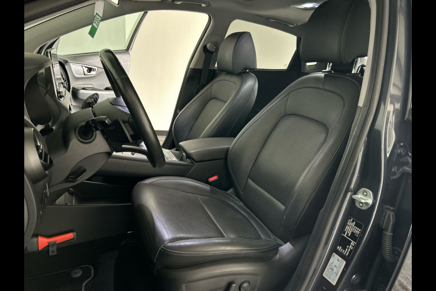 Hyundai Kona EV Premium 64 kWh | Lak in nieuwstaat! | Schuif/kanteldak | Lederen bekleding | Geventileerde en verwambare stoelen