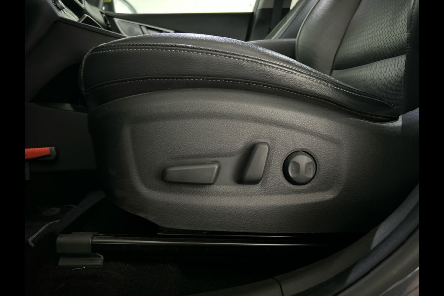 Hyundai Kona EV Premium 64 kWh | Lak in nieuwstaat! | Schuif/kanteldak | Lederen bekleding | Geventileerde en verwambare stoelen
