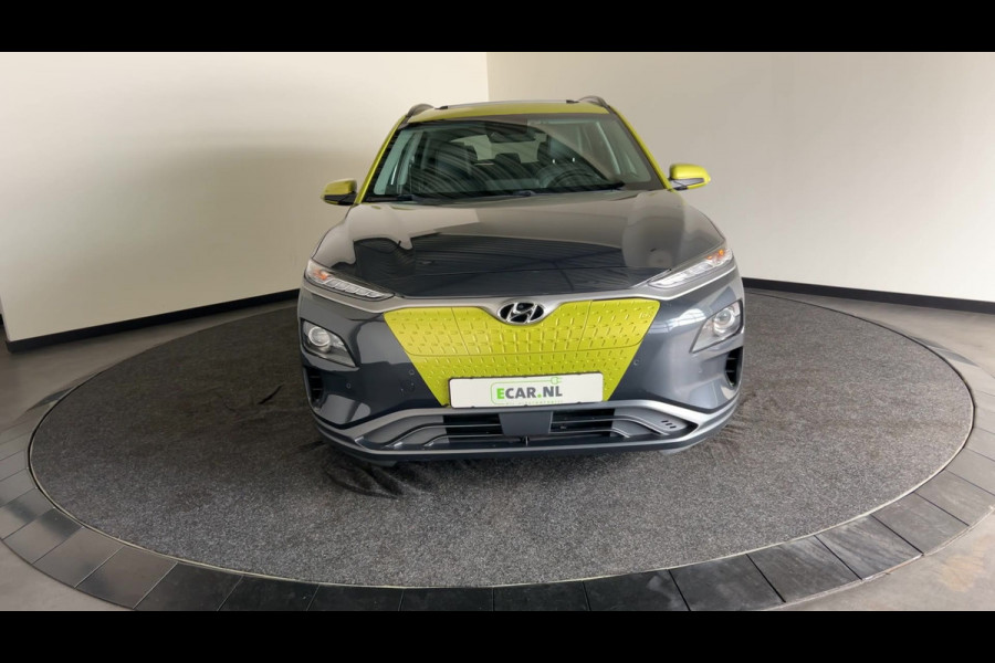 Hyundai Kona EV Premium 64 kWh | Lak in nieuwstaat! | Schuif/kanteldak | Lederen bekleding | Geventileerde en verwambare stoelen