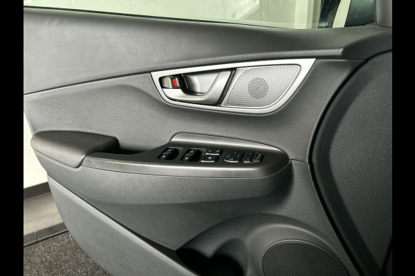 Hyundai Kona EV Premium 64 kWh | Lak in nieuwstaat! | Schuif/kanteldak | Lederen bekleding | Geventileerde en verwambare stoelen