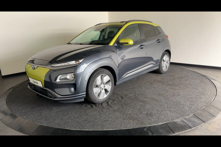 Hyundai Kona EV Premium 64 kWh | Lak in nieuwstaat! | Schuif/kanteldak | Lederen bekleding | Geventileerde en verwambare stoelen