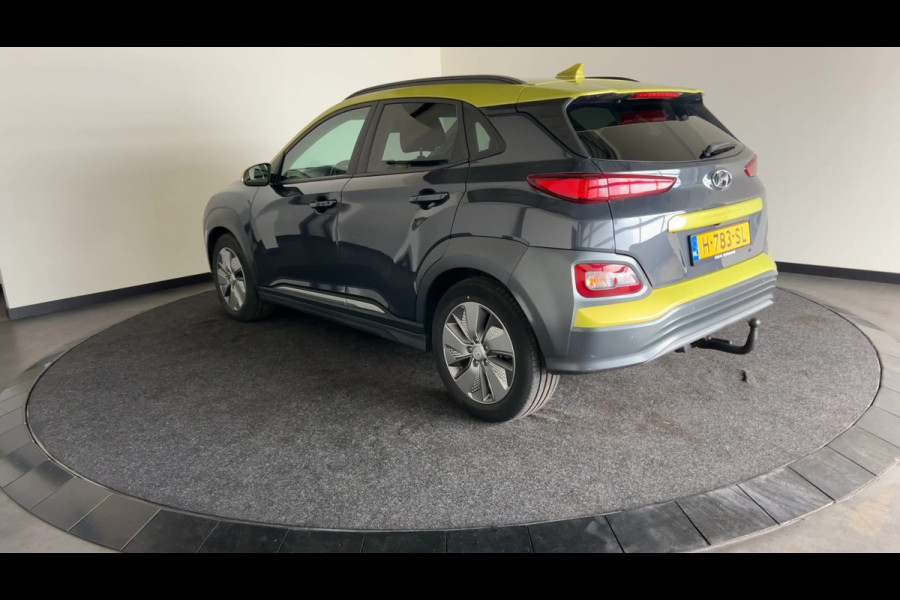 Hyundai Kona EV Premium 64 kWh | Lak in nieuwstaat! | Schuif/kanteldak | Lederen bekleding | Geventileerde en verwambare stoelen