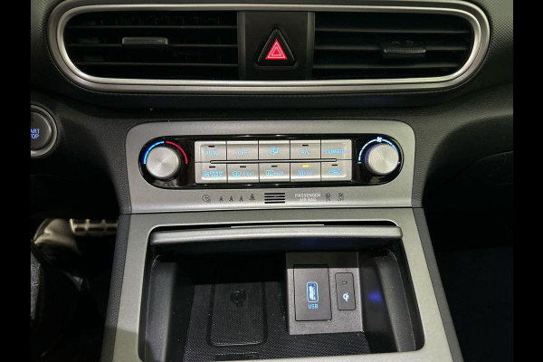 Hyundai Kona EV Premium 64 kWh | Lak in nieuwstaat! | Schuif/kanteldak | Lederen bekleding | Geventileerde en verwambare stoelen