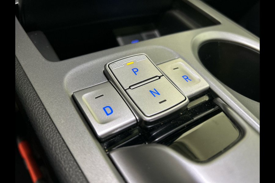 Hyundai Kona EV Premium 64 kWh | Lak in nieuwstaat! | Schuif/kanteldak | Lederen bekleding | Geventileerde en verwambare stoelen