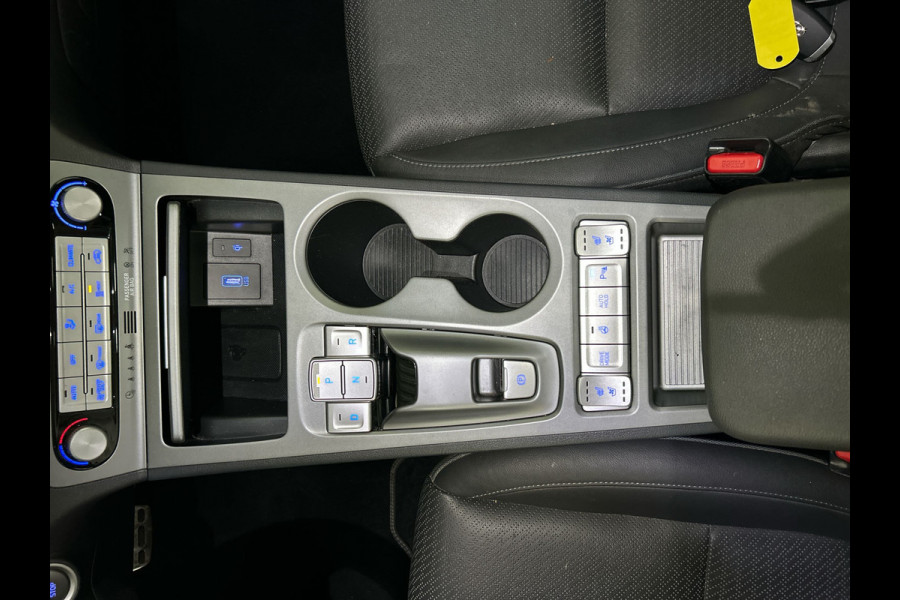 Hyundai Kona EV Premium 64 kWh | Lak in nieuwstaat! | Schuif/kanteldak | Lederen bekleding | Geventileerde en verwambare stoelen