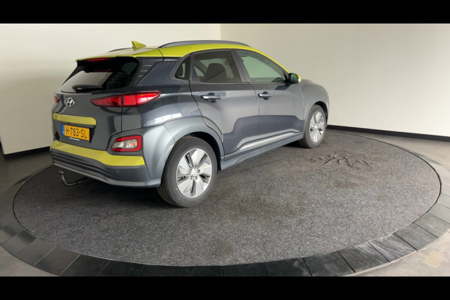 Hyundai Kona EV Premium 64 kWh | Lak in nieuwstaat! | Schuif/kanteldak | Lederen bekleding | Geventileerde en verwambare stoelen