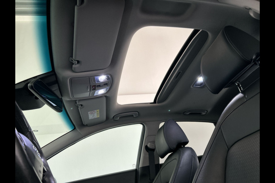Hyundai Kona EV Premium 64 kWh | Lak in nieuwstaat! | Schuif/kanteldak | Lederen bekleding | Geventileerde en verwambare stoelen