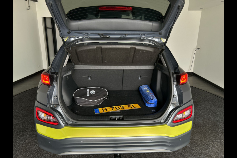 Hyundai Kona EV Premium 64 kWh | Lak in nieuwstaat! | Schuif/kanteldak | Lederen bekleding | Geventileerde en verwambare stoelen