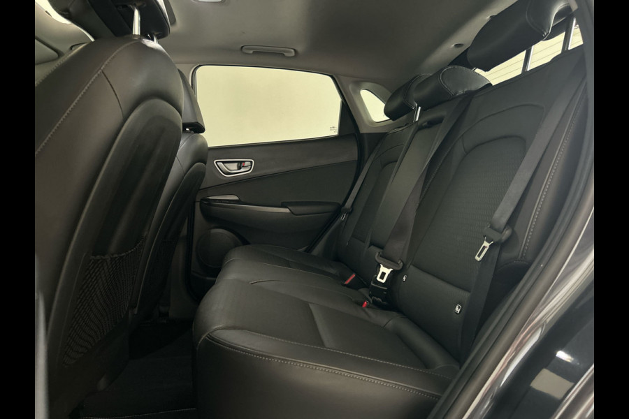 Hyundai Kona EV Premium 64 kWh | Lak in nieuwstaat! | Schuif/kanteldak | Lederen bekleding | Geventileerde en verwambare stoelen
