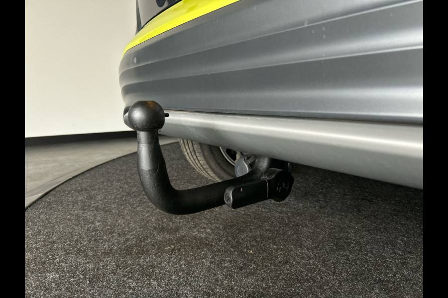Hyundai Kona EV Premium 64 kWh | Lak in nieuwstaat! | Schuif/kanteldak | Lederen bekleding | Geventileerde en verwambare stoelen