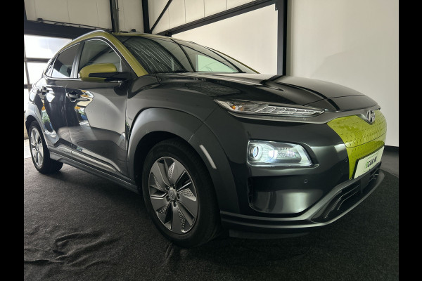 Hyundai Kona EV Premium 64 kWh | Lak in nieuwstaat! | Schuif/kanteldak | Lederen bekleding | Geventileerde en verwambare stoelen