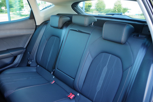 CUPRA Formentor 1.4 TSI e-Hybrid 204 PK Essential, Camera, Climate Control, Stuurverwarming