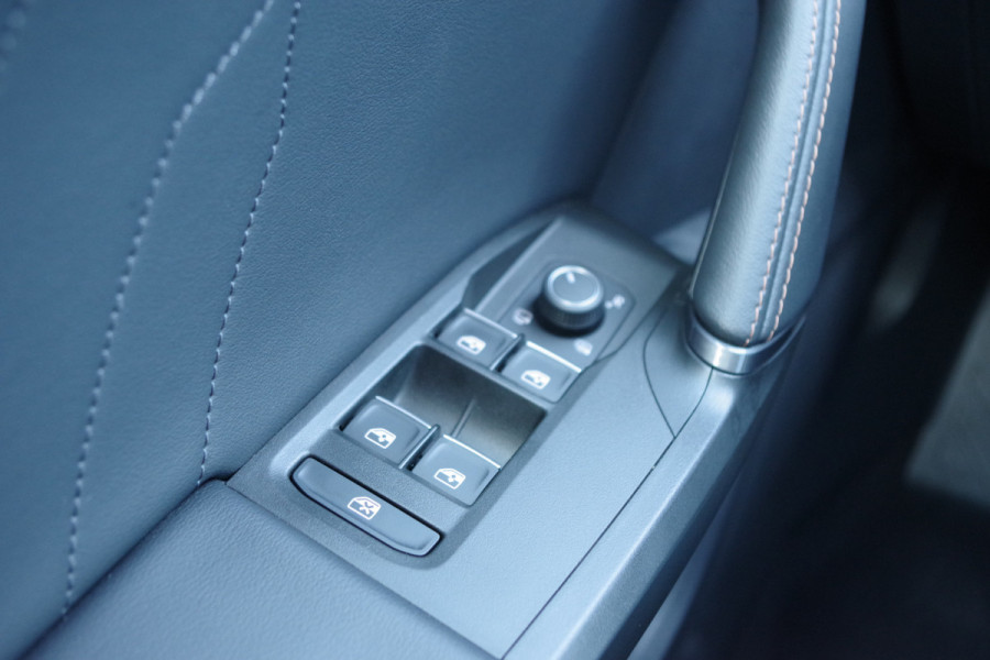 CUPRA Formentor 1.4 TSI e-Hybrid 204 PK Essential, Camera, Climate Control, Stuurverwarming