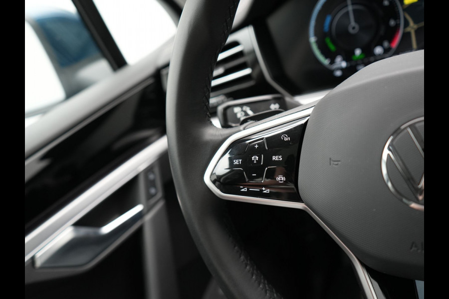 Volkswagen Touareg 3.0 TSi eHybrid 4MOTION Elegance Plug In Hybrid 381pk Dealer O.H PHEV | Panodak | Luchtvering | 21" L.M | Camera | Adaptive Cruise | Lederen Sportstoelen Verwarmd | Stuurverwarming | Navigatie | Virtual | DAB |