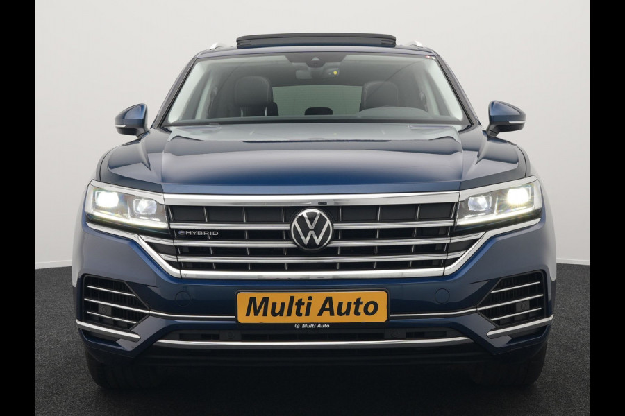 Volkswagen Touareg 3.0 TSi eHybrid 4MOTION Elegance Plug In Hybrid 381pk Dealer O.H PHEV | Panodak | Luchtvering | 21" L.M | Camera | Adaptive Cruise | Lederen Sportstoelen Verwarmd | Stuurverwarming | Navigatie | Virtual | DAB |