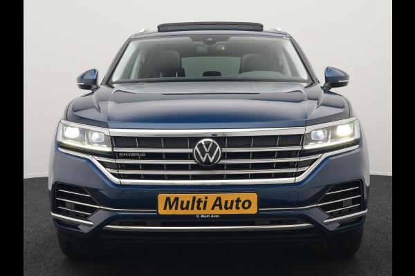 Volkswagen Touareg 3.0 TSi eHybrid 4MOTION Elegance Plug In Hybrid 381pk Dealer O.H PHEV | Panodak | Luchtvering | 21" L.M | Camera | Adaptive Cruise | Lederen Sportstoelen Verwarmd | Stuurverwarming | Navigatie | Virtual | DAB |