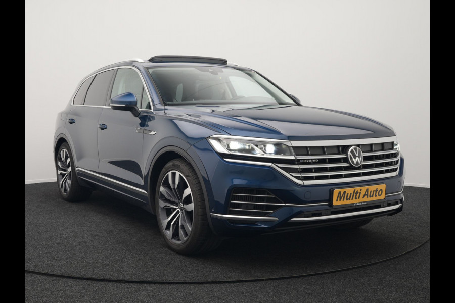 Volkswagen Touareg 3.0 TSi eHybrid 4MOTION Elegance Plug In Hybrid 381pk Dealer O.H PHEV | Panodak | Luchtvering | 21" L.M | Camera | Adaptive Cruise | Lederen Sportstoelen Verwarmd | Stuurverwarming | Navigatie | Virtual | DAB |