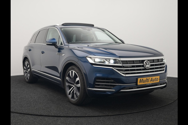 Volkswagen Touareg 3.0 TSi eHybrid 4MOTION Elegance Plug In Hybrid 381pk Dealer O.H PHEV | Panodak | Luchtvering | 21" L.M | Camera | Adaptive Cruise | Lederen Sportstoelen Verwarmd | Stuurverwarming | Navigatie | Virtual | DAB |