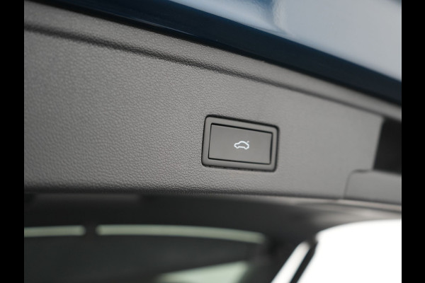 Volkswagen Touareg 3.0 TSi eHybrid 4MOTION Elegance Plug In Hybrid 381pk Dealer O.H PHEV | Panodak | Luchtvering | 21" L.M | Camera | Adaptive Cruise | Lederen Sportstoelen Verwarmd | Stuurverwarming | Navigatie | Virtual | DAB |