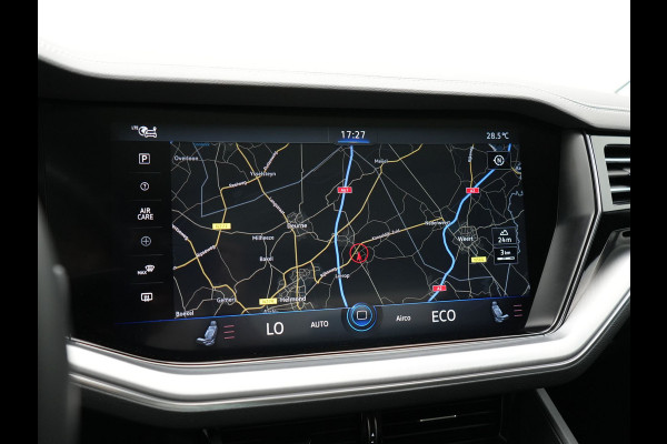 Volkswagen Touareg 3.0 TSi eHybrid 4MOTION Elegance Plug In Hybrid 381pk Dealer O.H PHEV | Panodak | Luchtvering | 21" L.M | Camera | Adaptive Cruise | Lederen Sportstoelen Verwarmd | Stuurverwarming | Navigatie | Virtual | DAB |