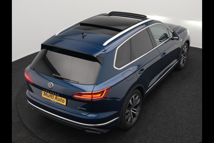 Volkswagen Touareg 3.0 TSi eHybrid 4MOTION Elegance Plug In Hybrid 381pk Dealer O.H PHEV | Panodak | Luchtvering | 21" L.M | Camera | Adaptive Cruise | Lederen Sportstoelen Verwarmd | Stuurverwarming | Navigatie | Virtual | DAB |