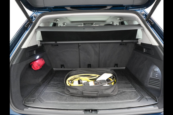 Volkswagen Touareg 3.0 TSi eHybrid 4MOTION Elegance Plug In Hybrid 381pk Dealer O.H PHEV | Panodak | Luchtvering | 21" L.M | Camera | Adaptive Cruise | Lederen Sportstoelen Verwarmd | Stuurverwarming | Navigatie | Virtual | DAB |