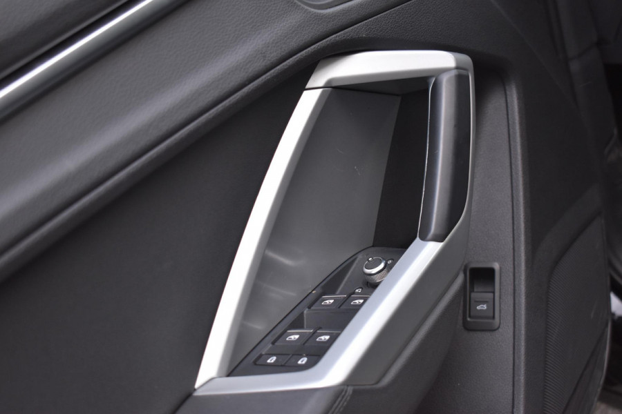 Audi Q3 Sportback 35 TFSI Mhev S Line ACC Lane D.Hoek Keyless Trekhaak
